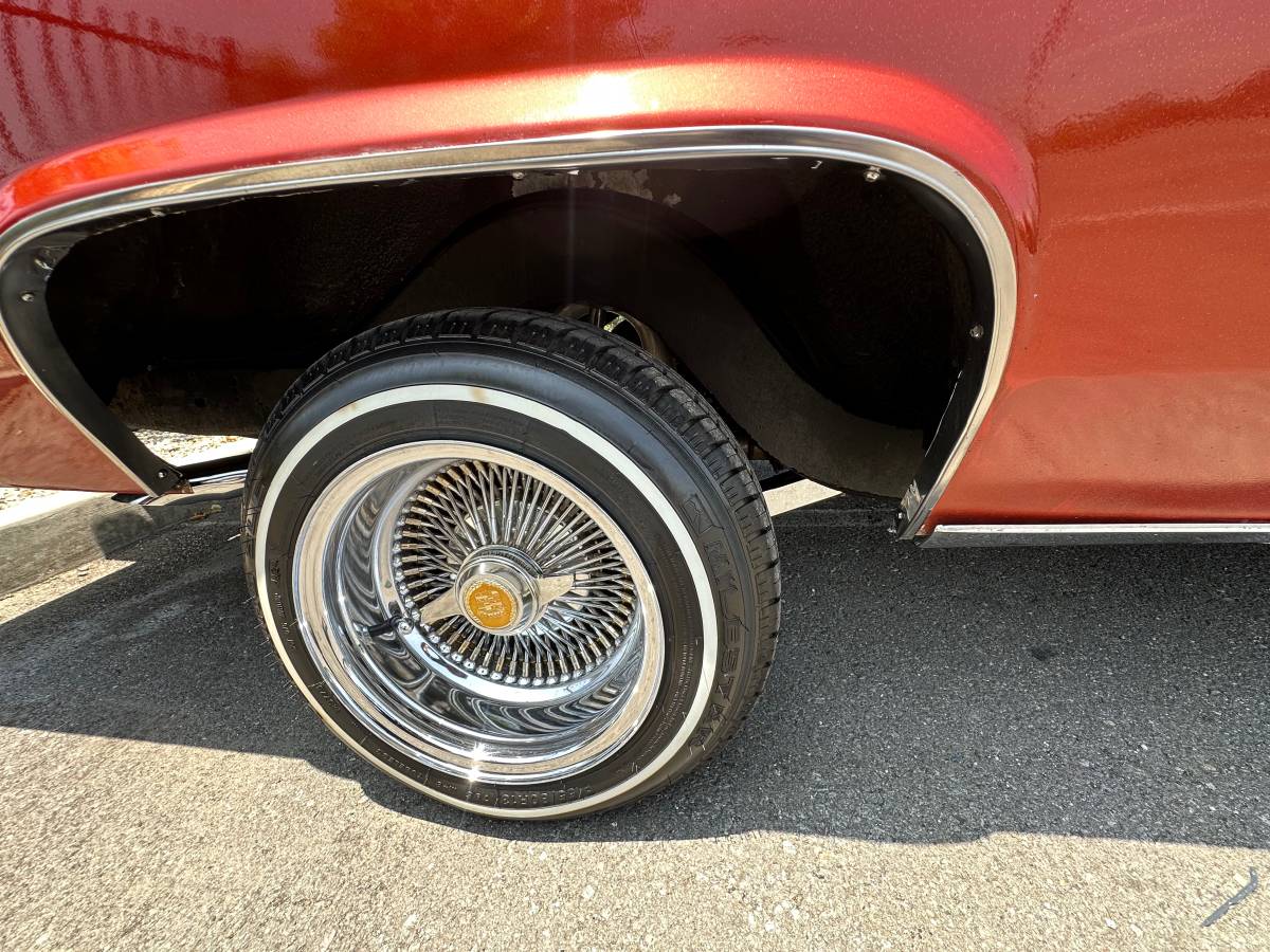 Cadillac-coupe-deville-1983-3