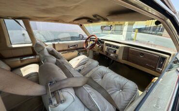 Cadillac-coupe-deville-1983-7