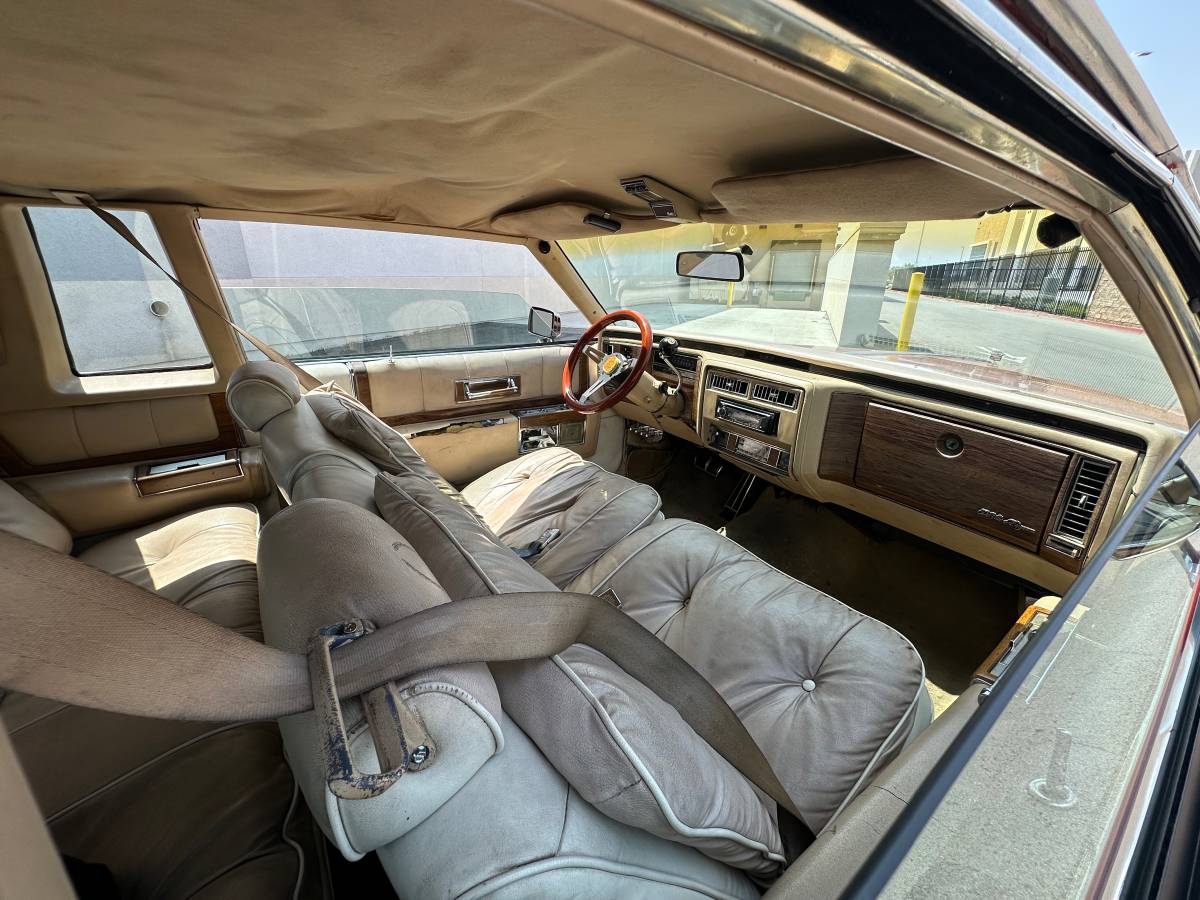 Cadillac-coupe-deville-1983-7