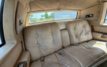 Cadillac-coupe-deville-1983-9