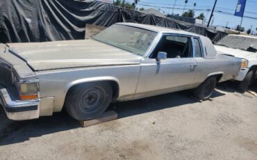 Cadillac-coupe-deville-1983-silver-1