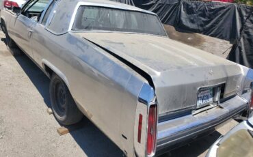 Cadillac-coupe-deville-1983-silver-2