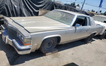 Cadillac-coupe-deville-1983-silver-3