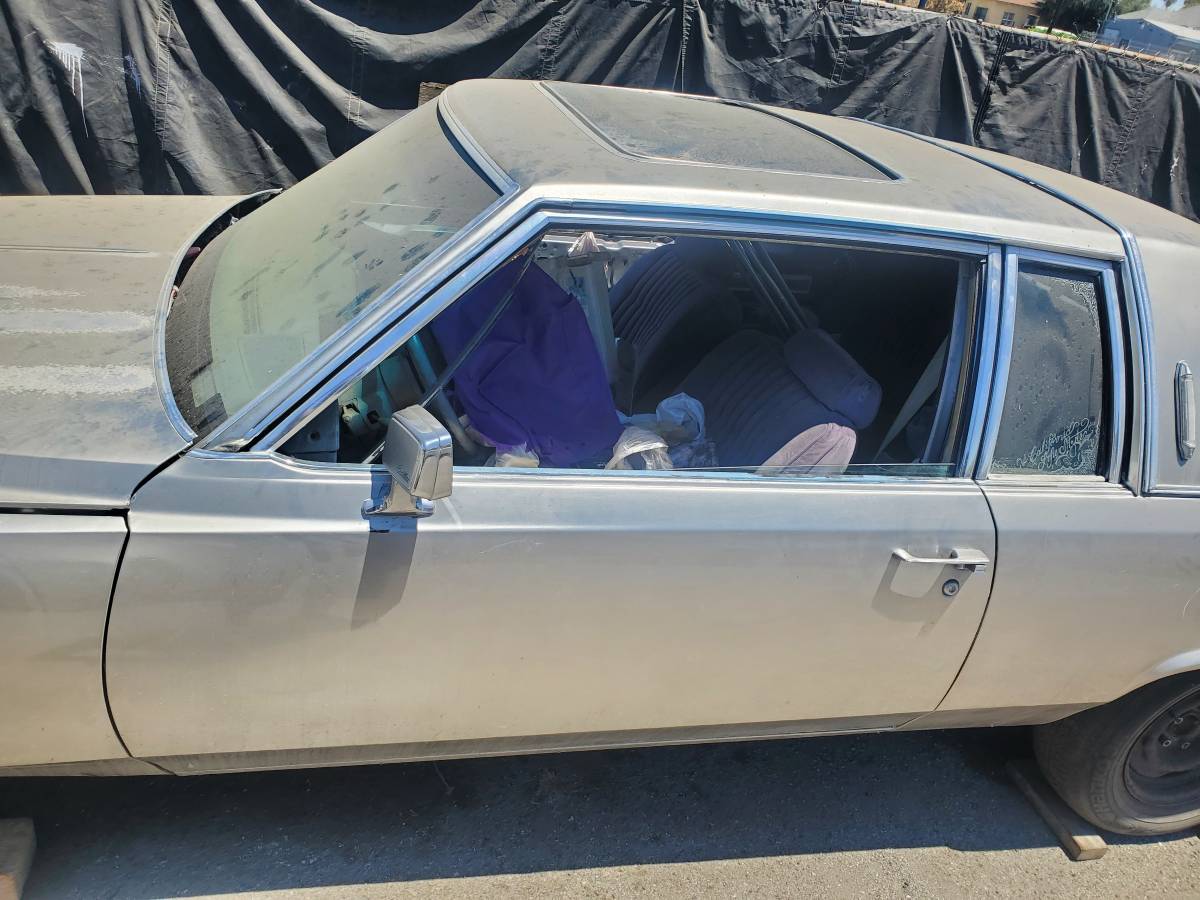 Cadillac-coupe-deville-1983-silver