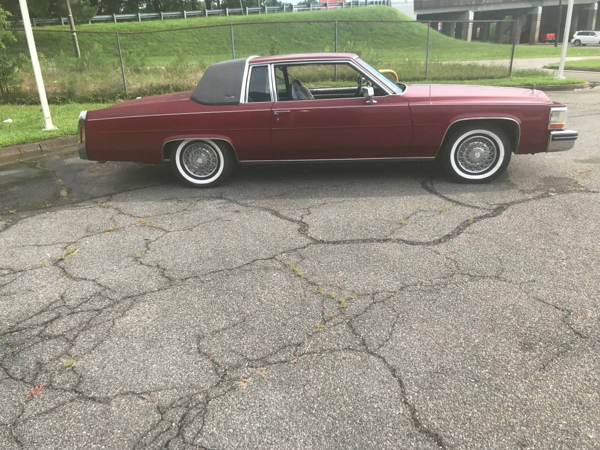 Cadillac-coupe-deville-1984-2
