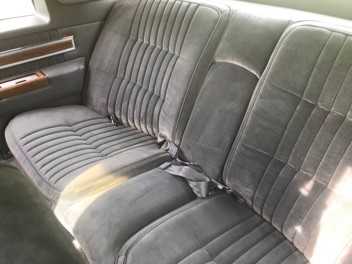 Cadillac-coupe-deville-1984-8