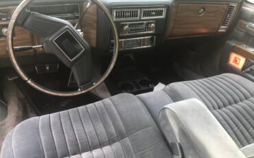Cadillac-coupe-deville-1984-9