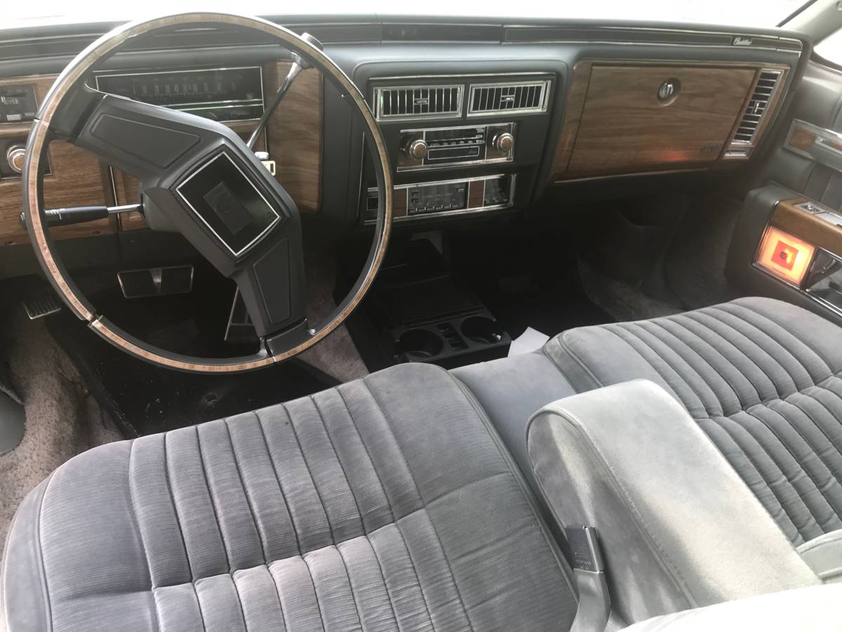 Cadillac-coupe-deville-1984-9