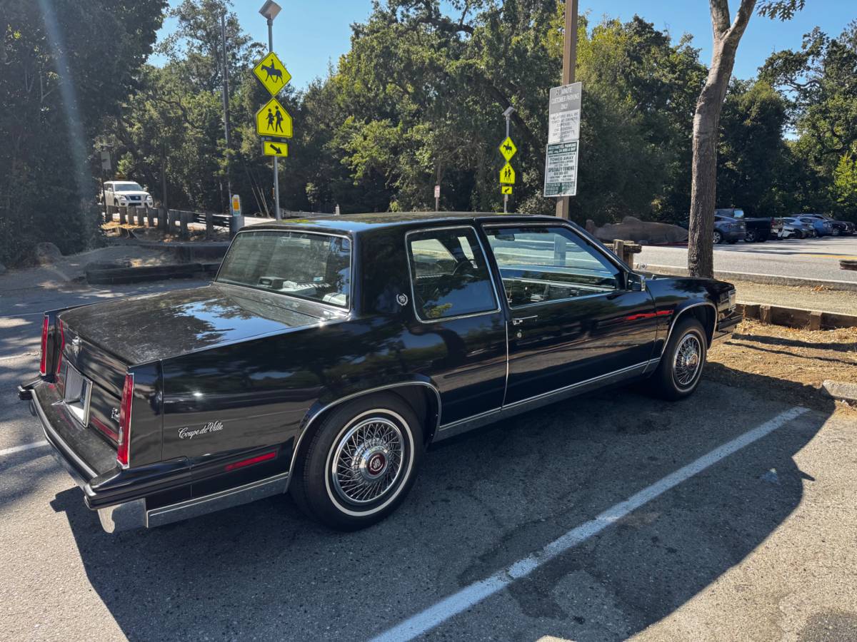 Cadillac-coupe-deville-1985-black-1