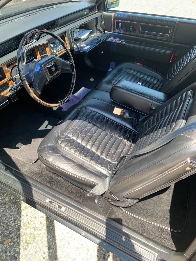 Cadillac-coupe-deville-1985-black-12