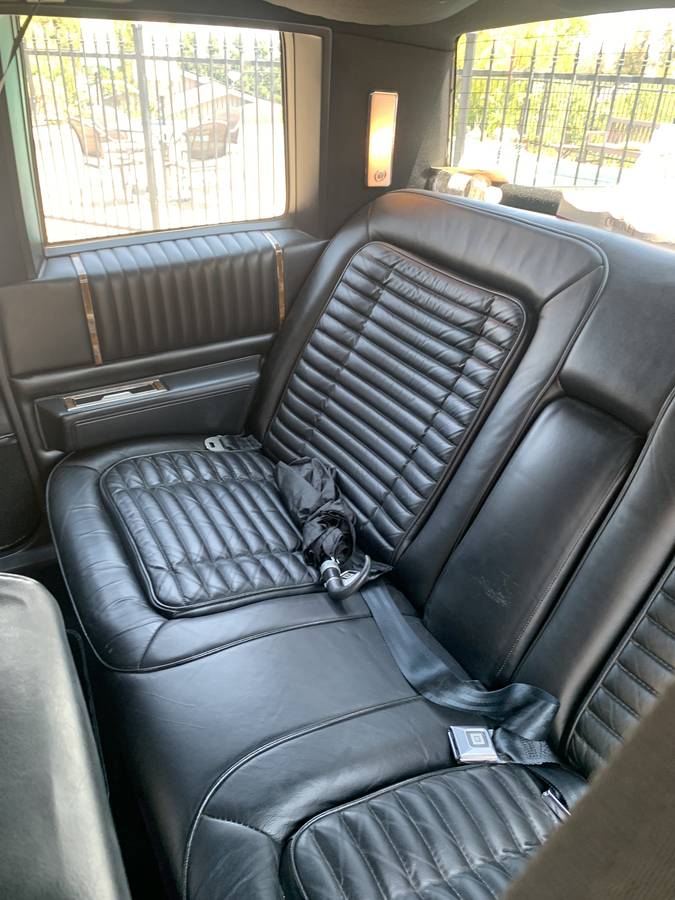 Cadillac-coupe-deville-1985-black-16