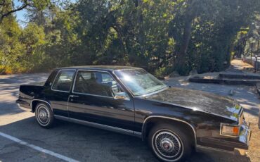 Cadillac-coupe-deville-1985-black-2