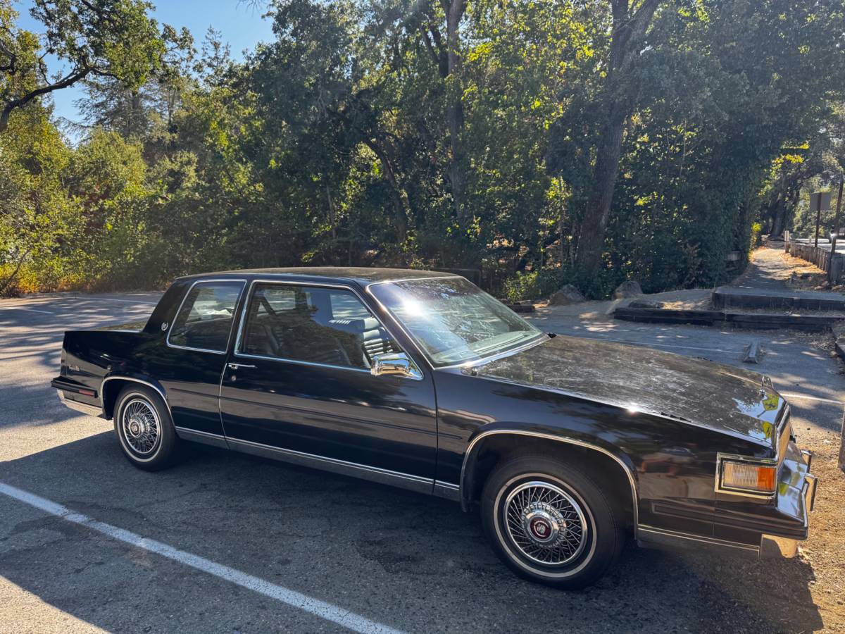 Cadillac-coupe-deville-1985-black-2