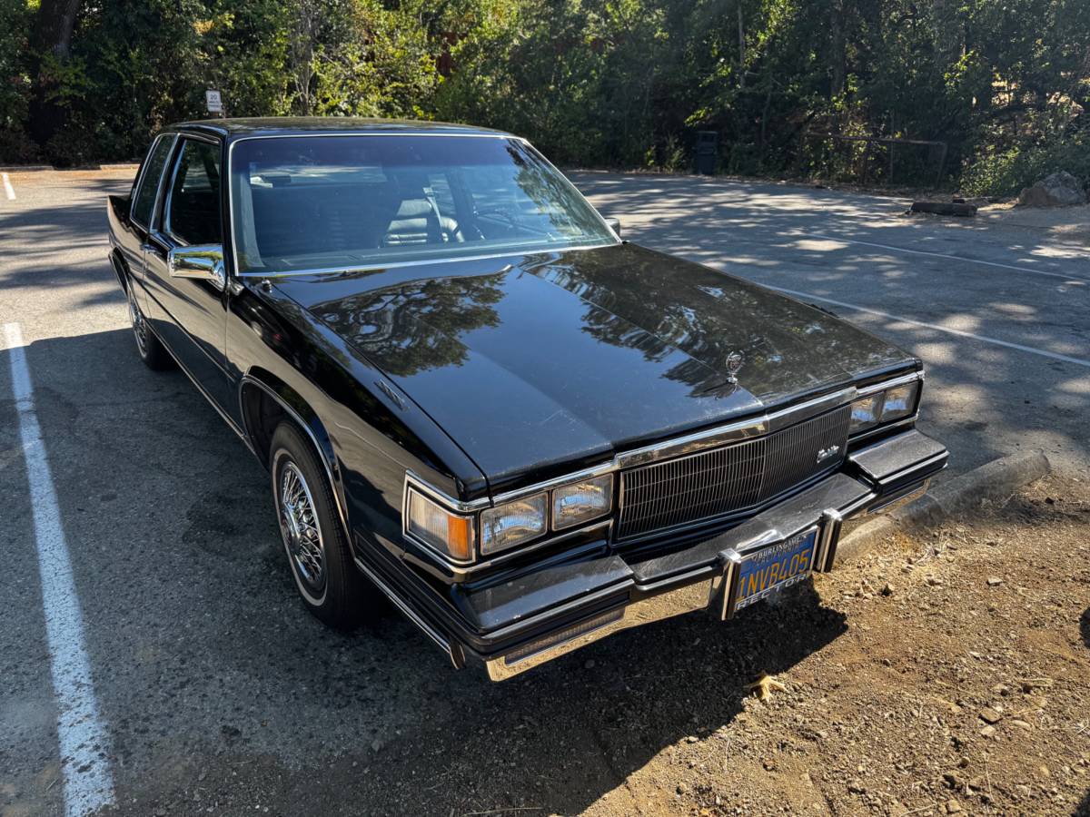 Cadillac-coupe-deville-1985-black-4