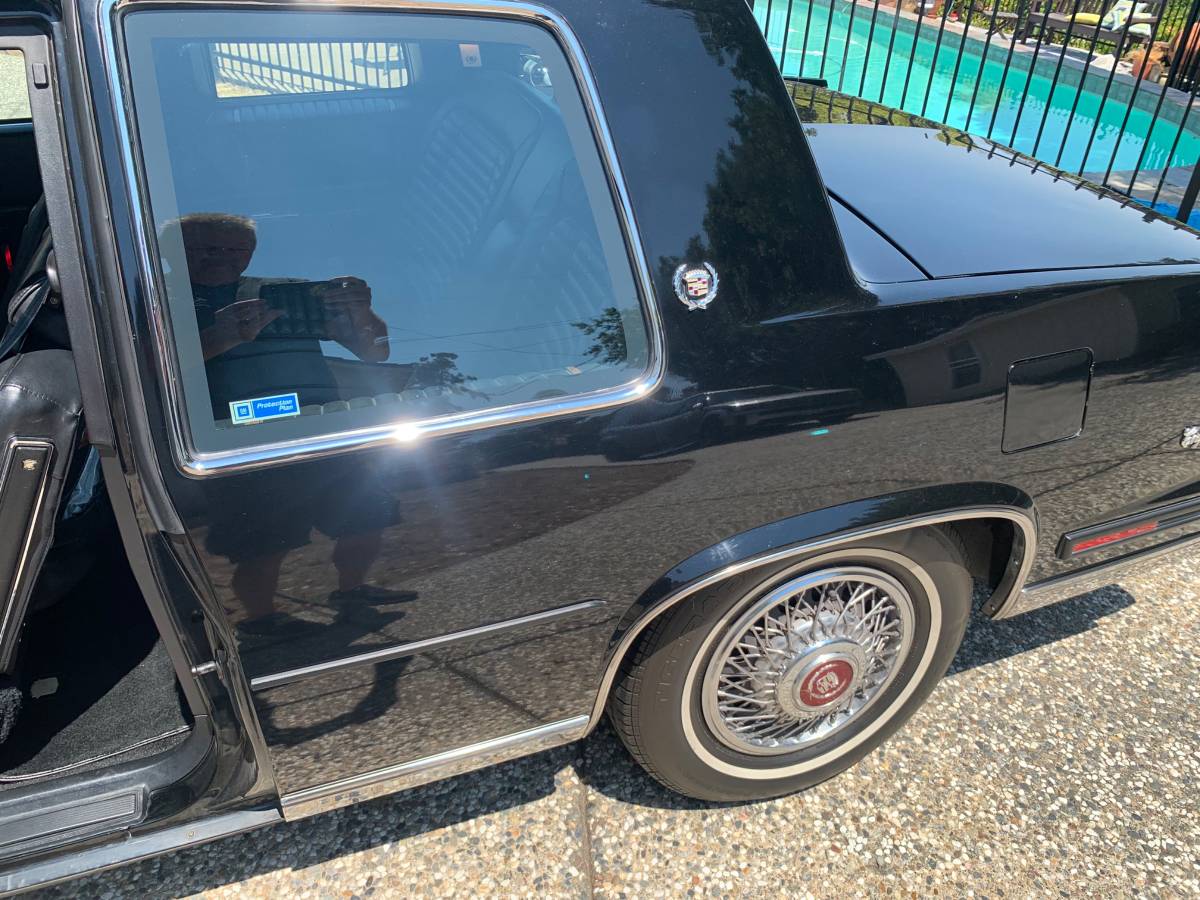 Cadillac-coupe-deville-1985-black-7