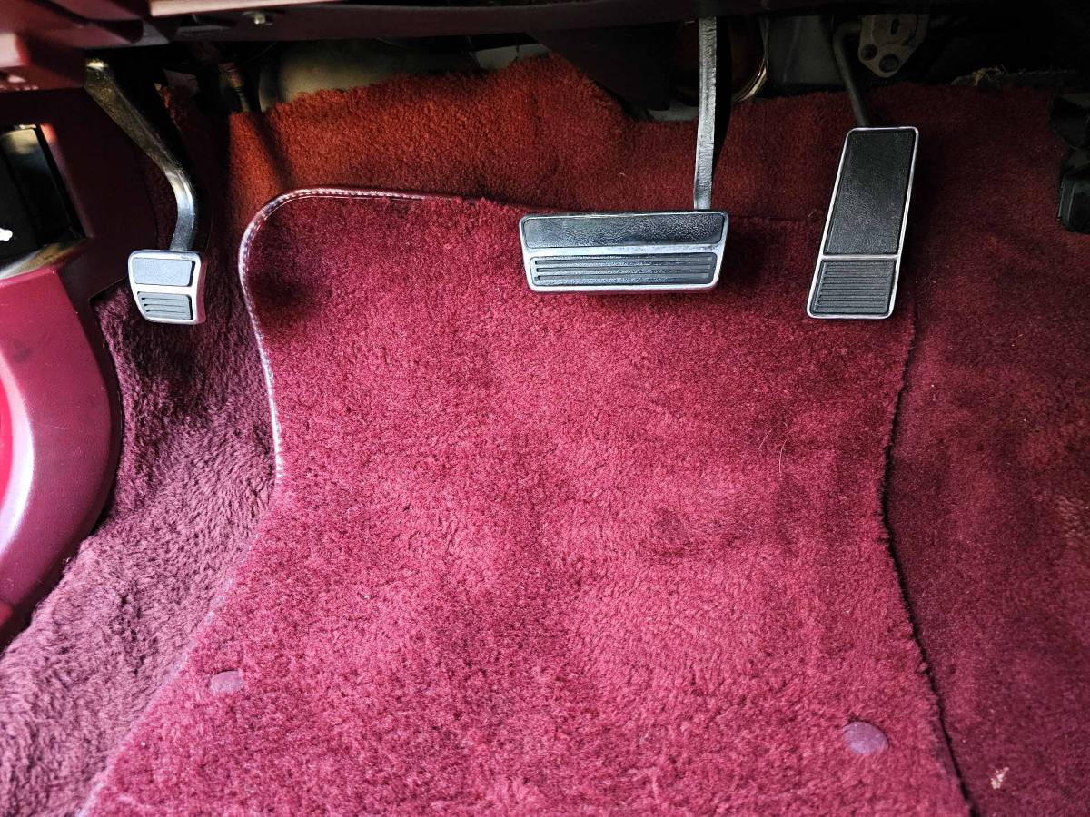 Cadillac-coupe-deville-1989-red-16