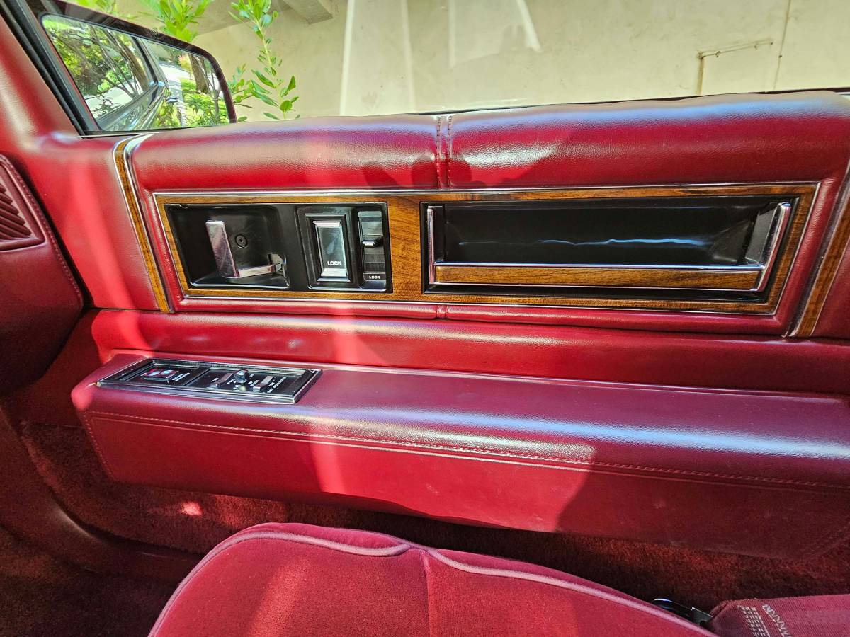 Cadillac-coupe-deville-1989-red-20
