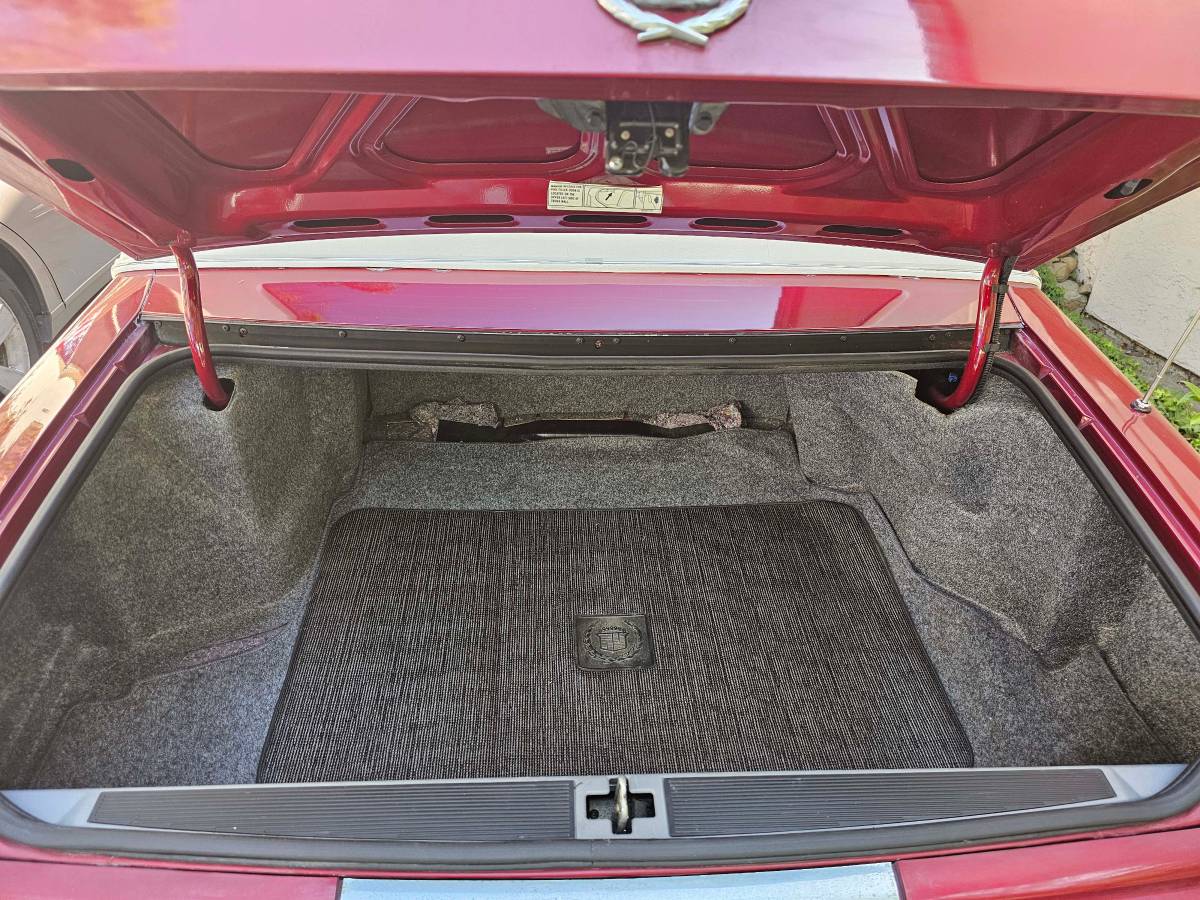 Cadillac-coupe-deville-1989-red-22