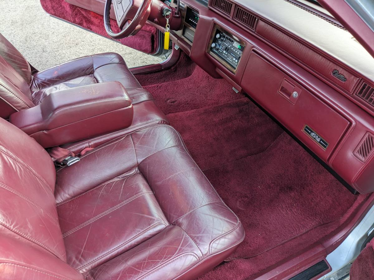 Cadillac-coupe-deville-1991-4