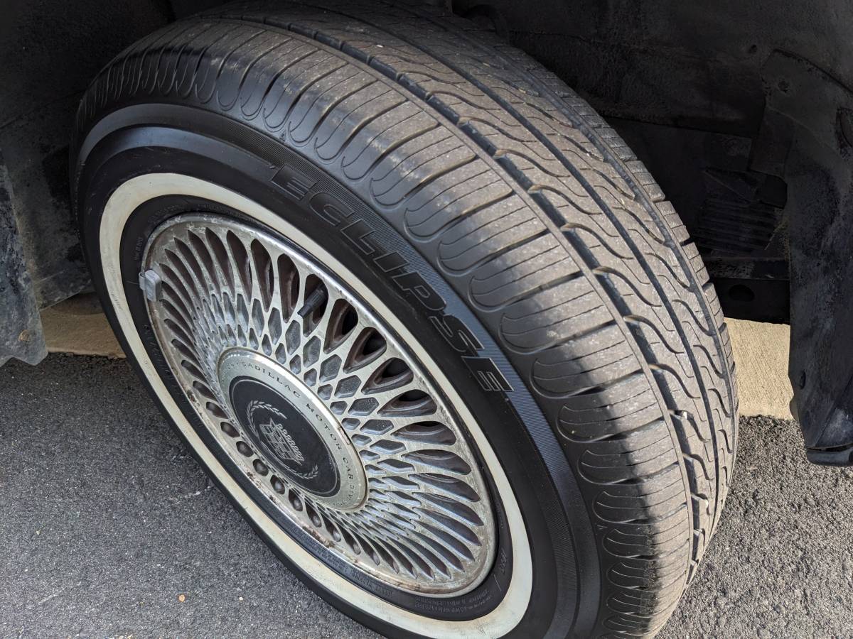 Cadillac-coupe-deville-1991-7
