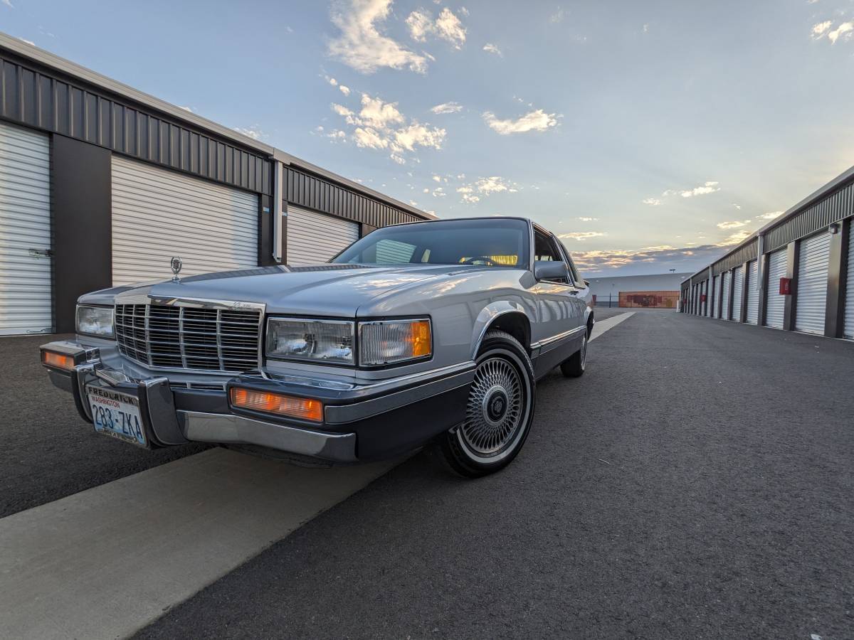 Cadillac-coupe-deville-1991