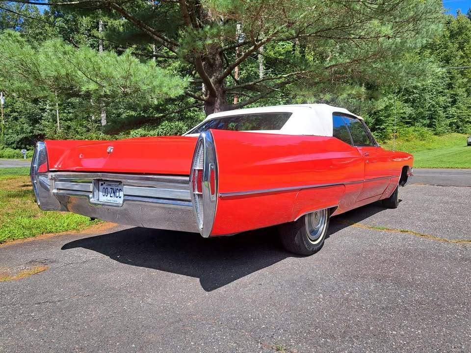Cadillac-coupe-deville-convertible-1968-red-2