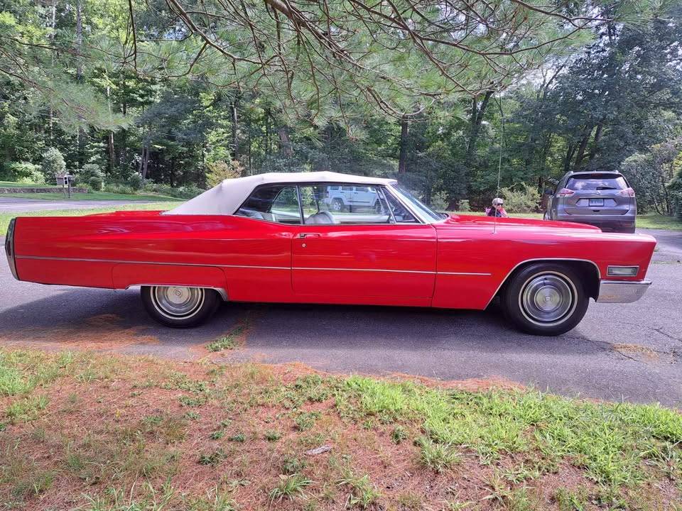 Cadillac-coupe-deville-convertible-1968-red-4