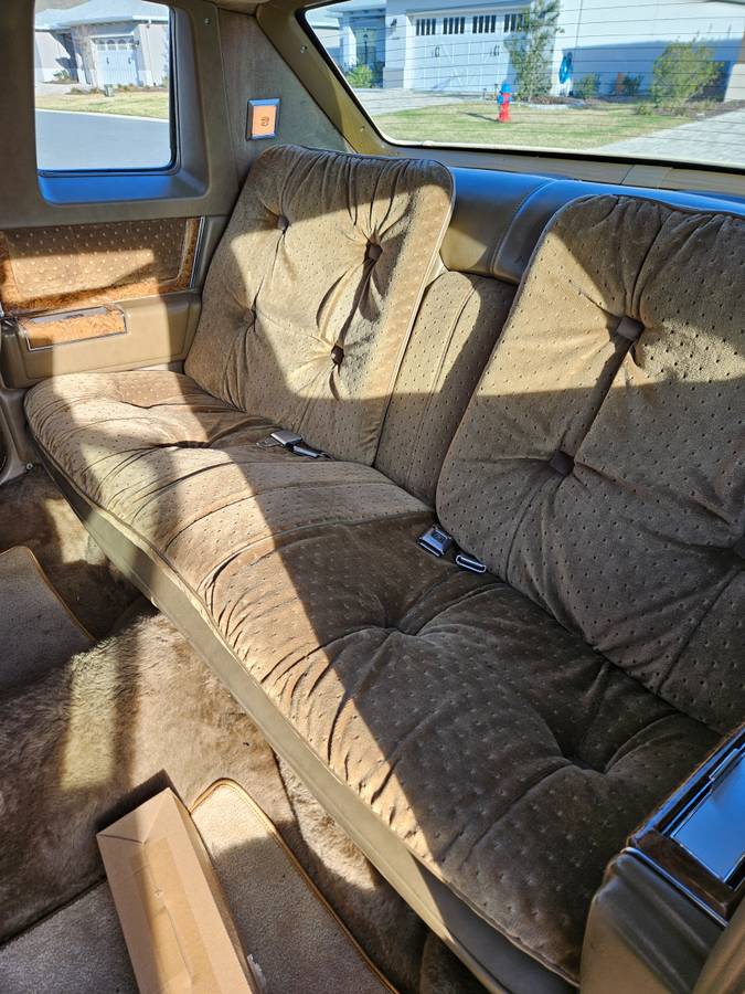Cadillac-coupe-deville-delegence-1979-yellow-8