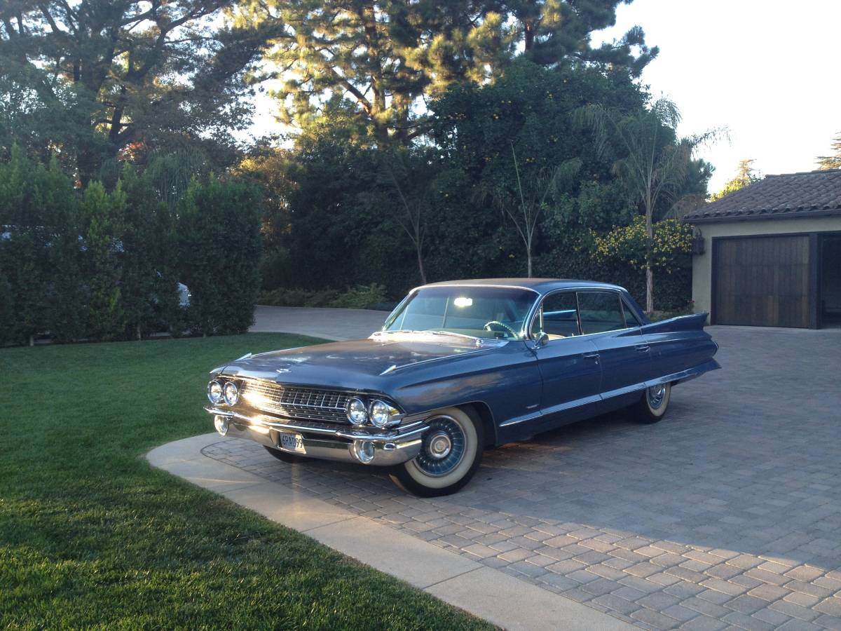 Cadillac-deville-1961-blue-1