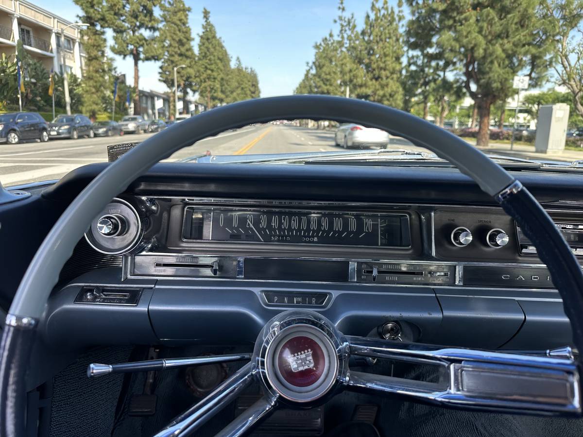 Cadillac-deville-1961-blue-10