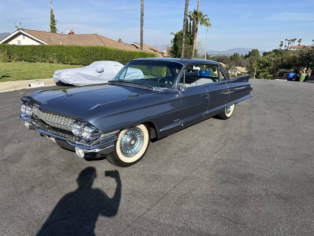 Cadillac-deville-1961-blue-11