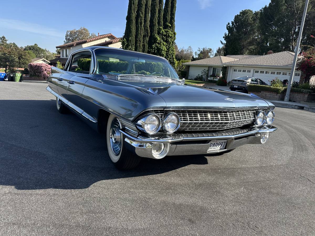 Cadillac-deville-1961-blue-12