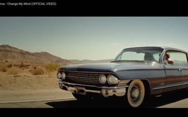 Cadillac-deville-1961-blue-18
