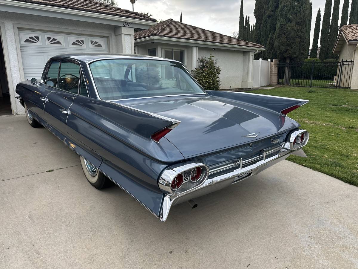 Cadillac-deville-1961-blue-4