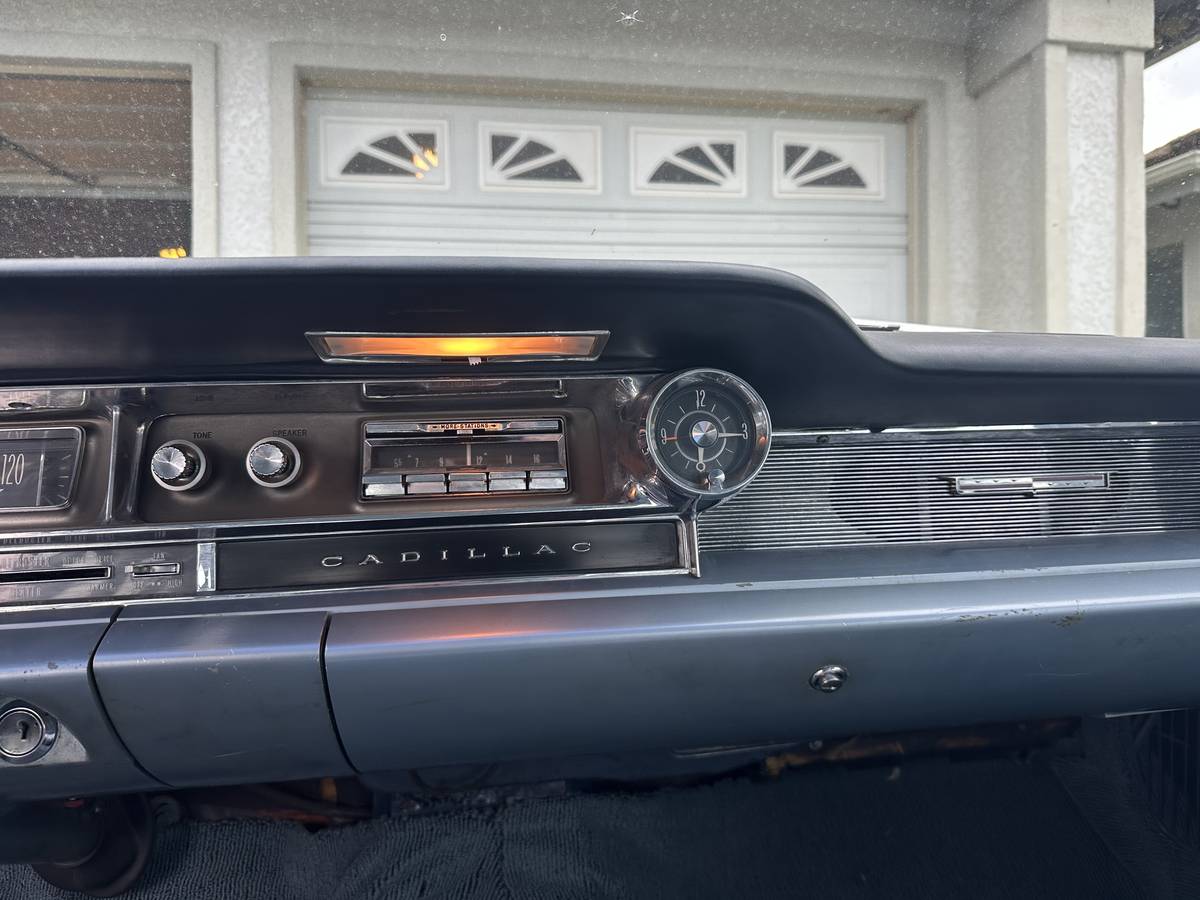 Cadillac-deville-1961-blue-9