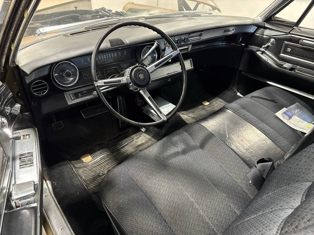 Cadillac-deville-1966-custom-12