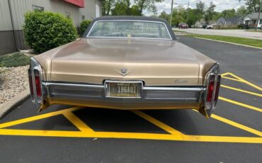 Cadillac-deville-1966-custom-21
