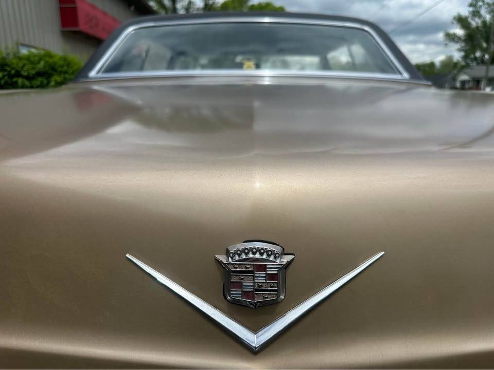 Cadillac-deville-1966-custom-22