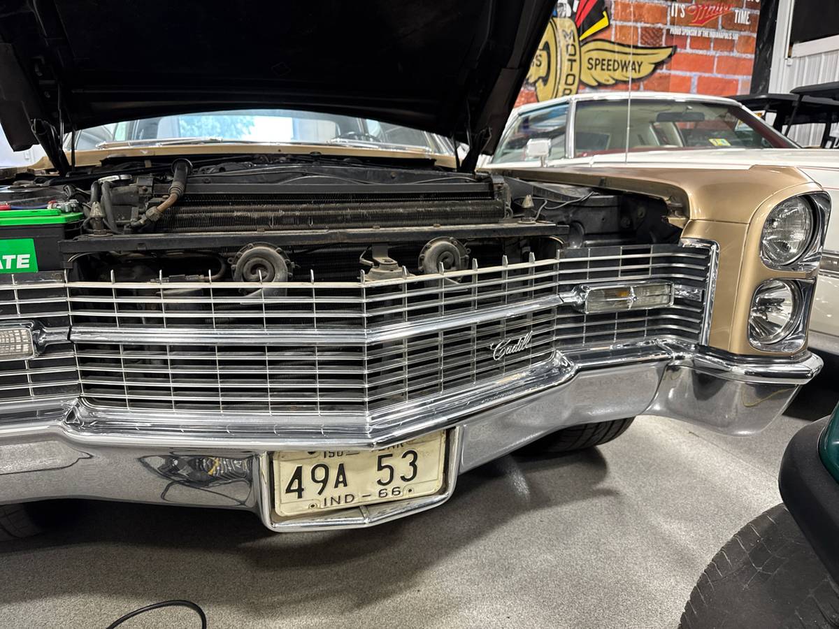 Cadillac-deville-1966-custom-5
