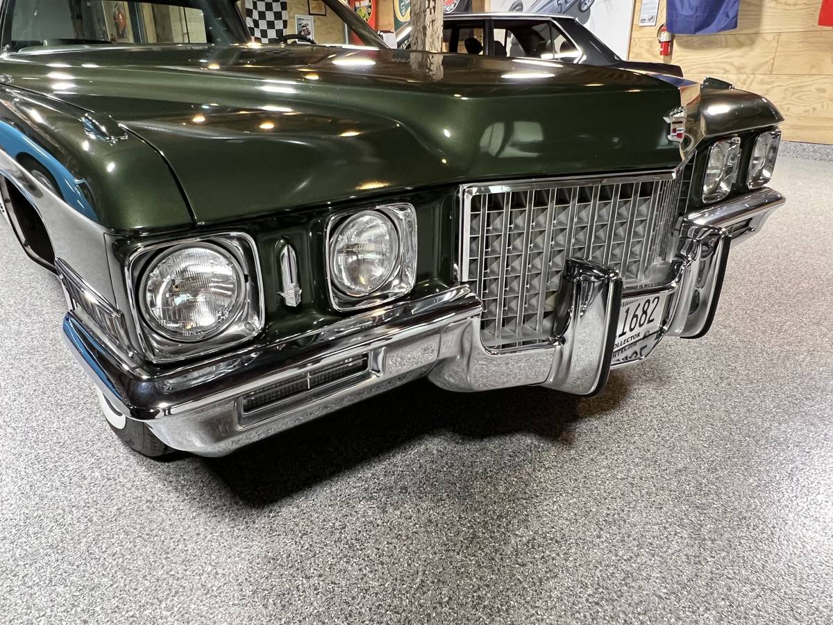 Cadillac-deville-1971-green-12