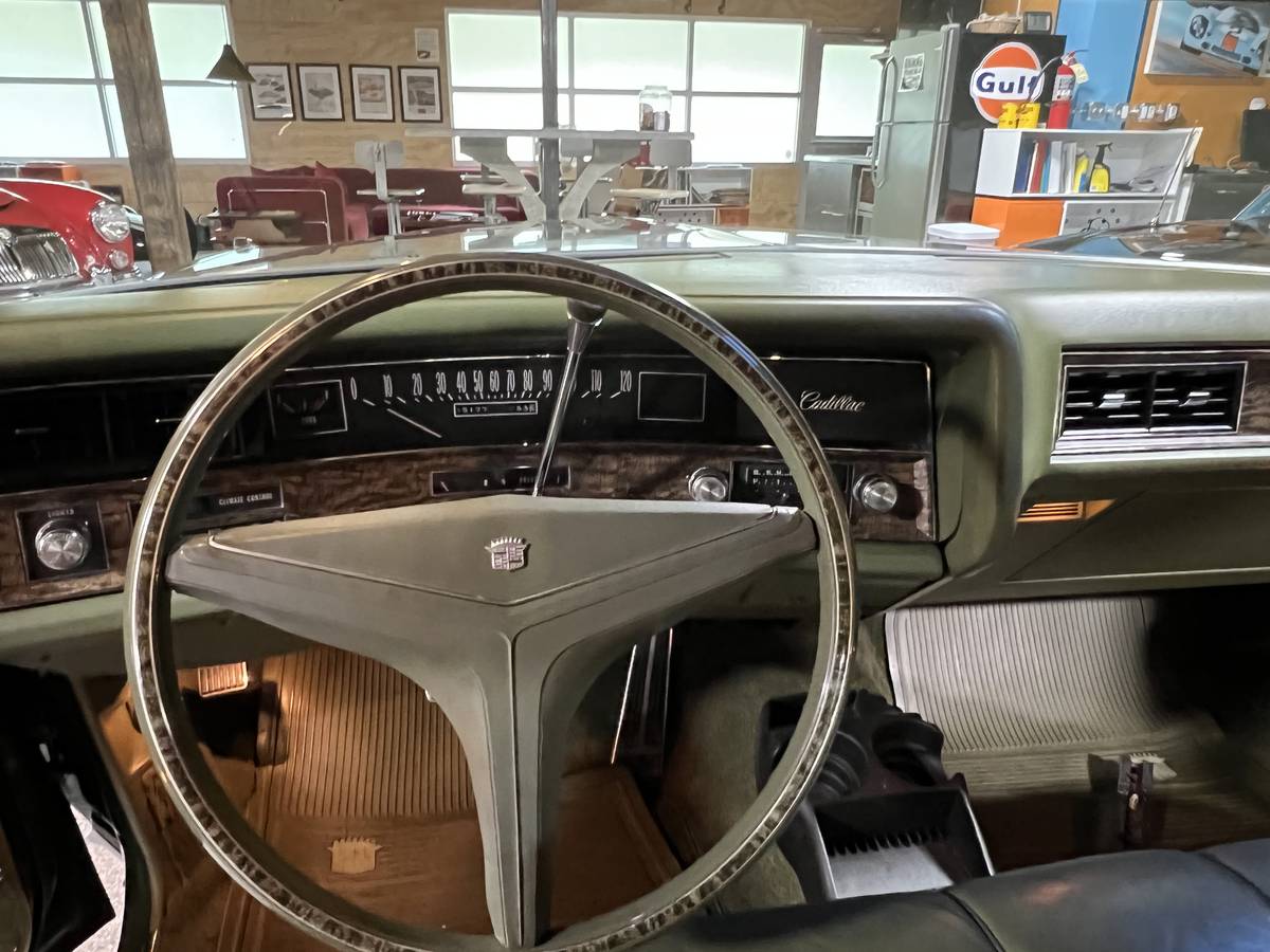 Cadillac-deville-1971-green-8