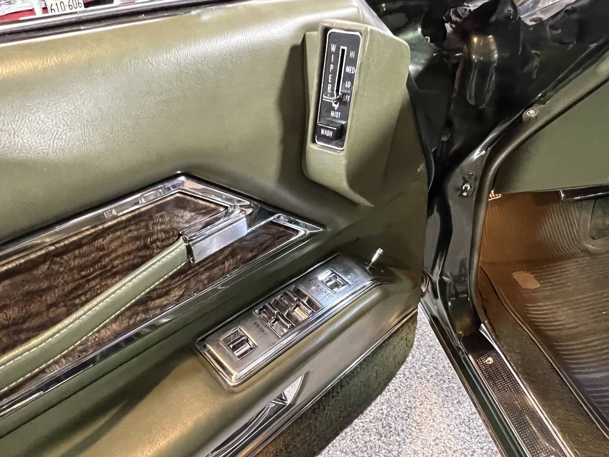 Cadillac-deville-1971-green-9