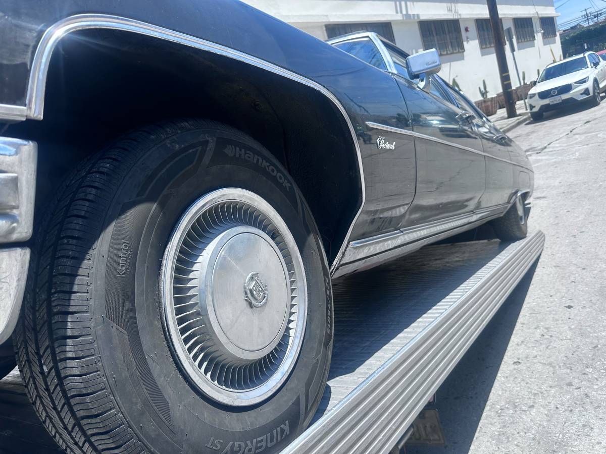 Cadillac-deville-1975-black-10