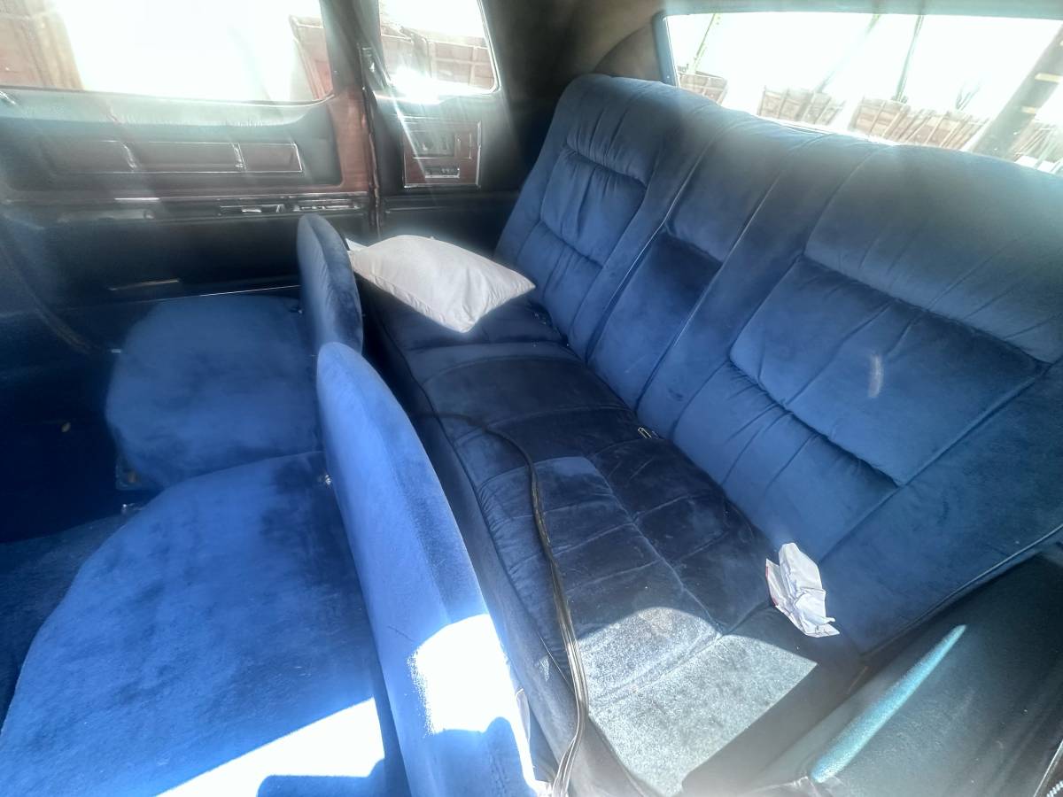 Cadillac-deville-1975-black-11