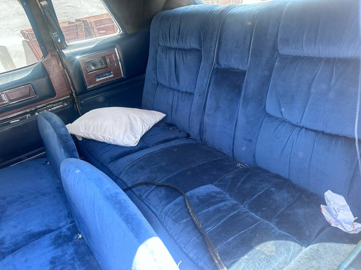 Cadillac-deville-1975-black-16