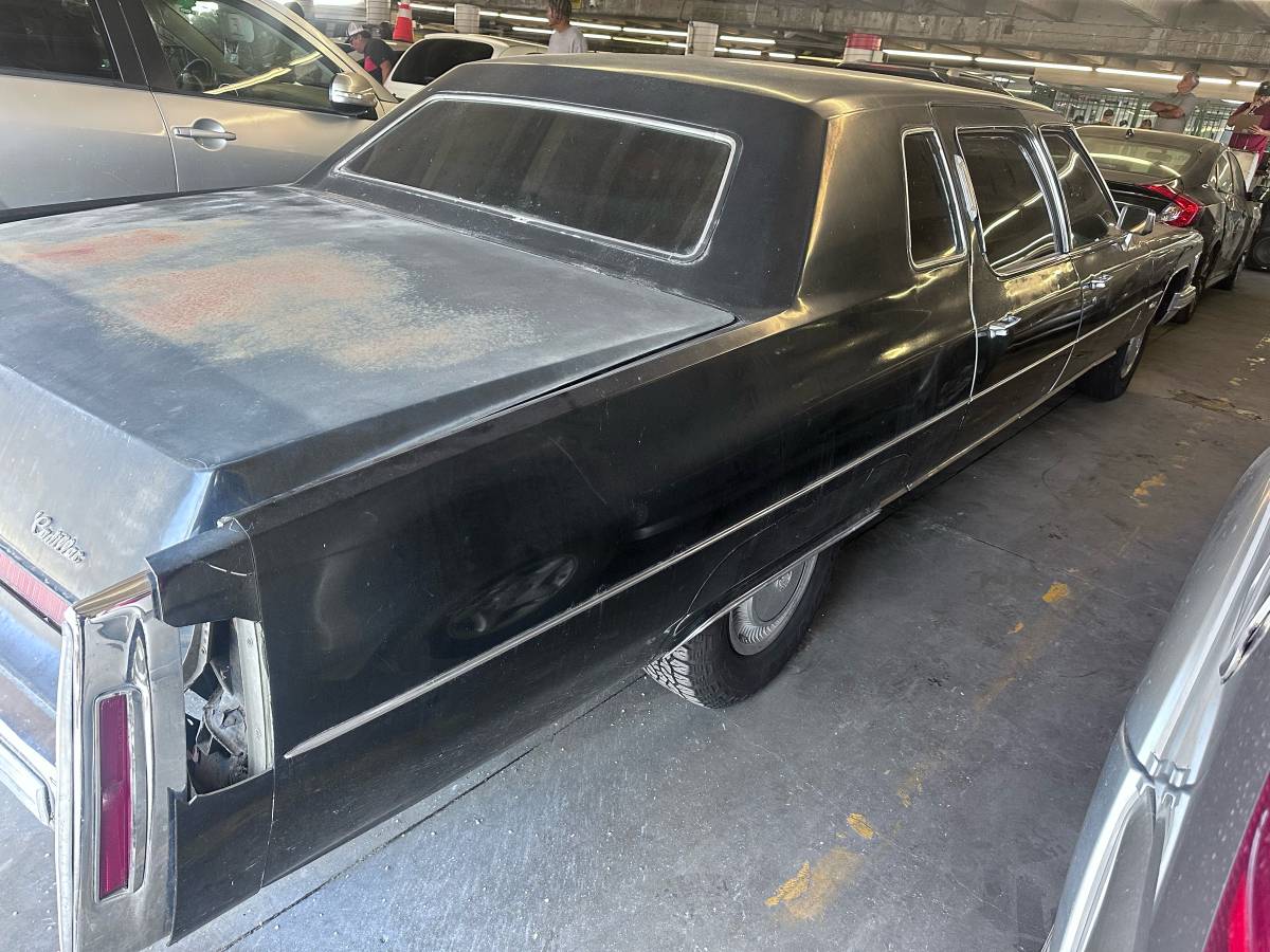 Cadillac-deville-1975-black-2