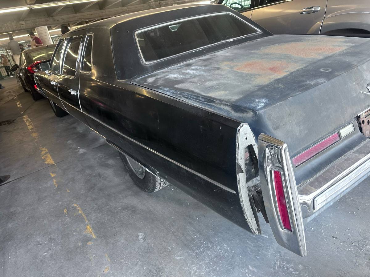Cadillac-deville-1975-black-3