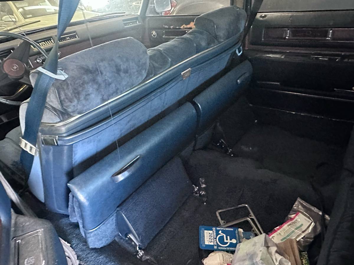 Cadillac-deville-1975-black-4
