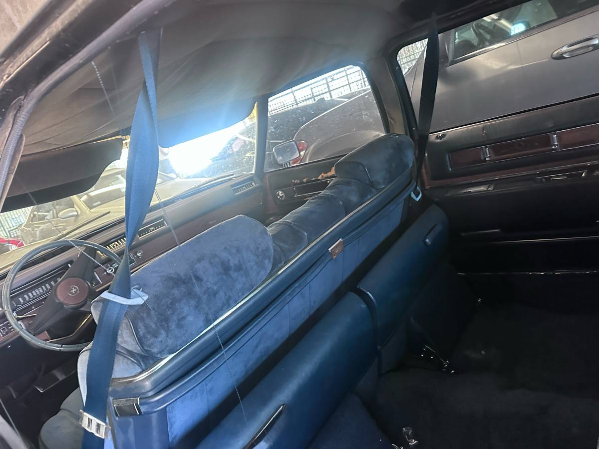 Cadillac-deville-1975-black-6