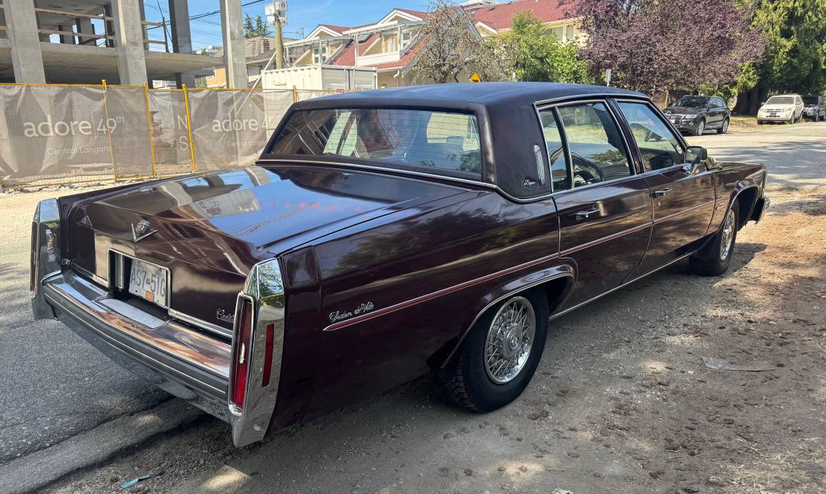 Cadillac-deville-1981-custom-3